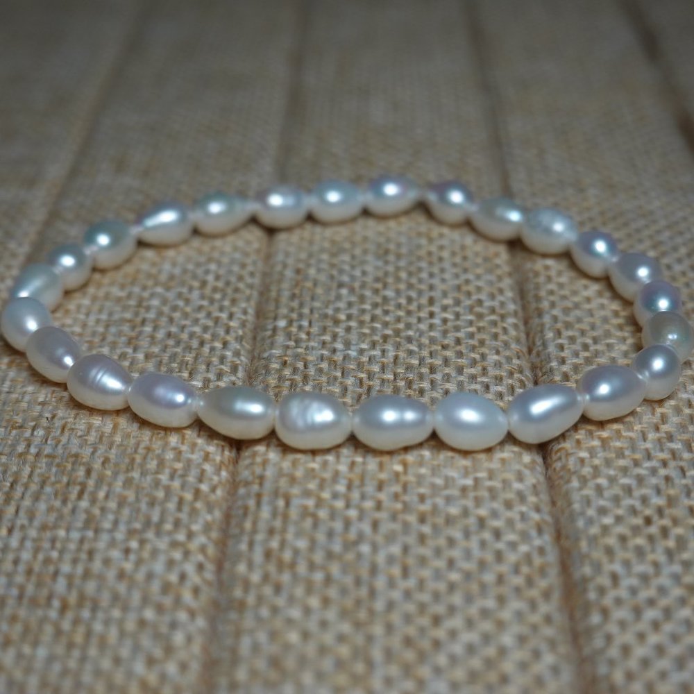 (NWT) AAA Quality Freshwater Riced Pearl Bracelet